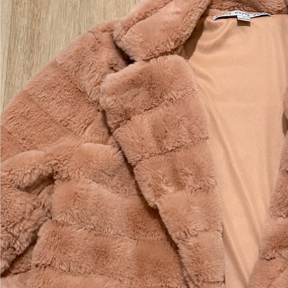 FYHVE Women’s Pink Faux Fur Flyaway Jacket size Small - Picture 3 of 5